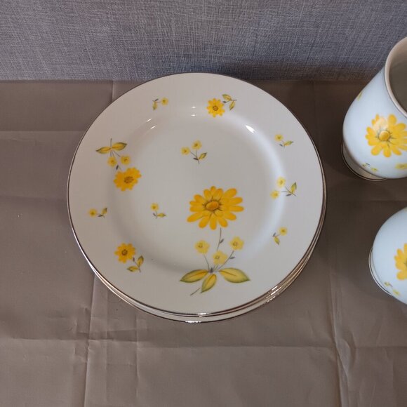 VTG 70s Japan Dinnerware SHEFFIELD China "SUNSHINE" Yellow Daisy Plates Mugs Set - Picture 3 of 6